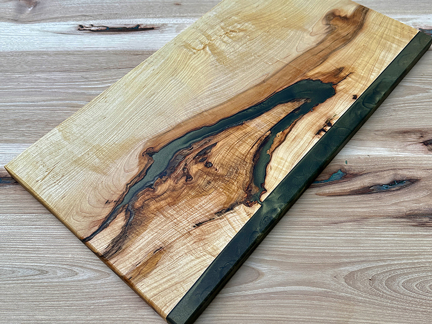 Amazing Hickory Wood Epoxy Cutting Board